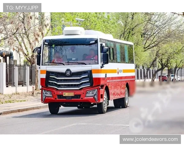 亚星YBL6980型客车的安全性能分析与驾驶体验评测,为运营商提供专业的车辆安全保障建议 亚星YBL6980型客车的安全性能分析与驾驶体验评测,为运营商提供专业的车辆安全保障建议